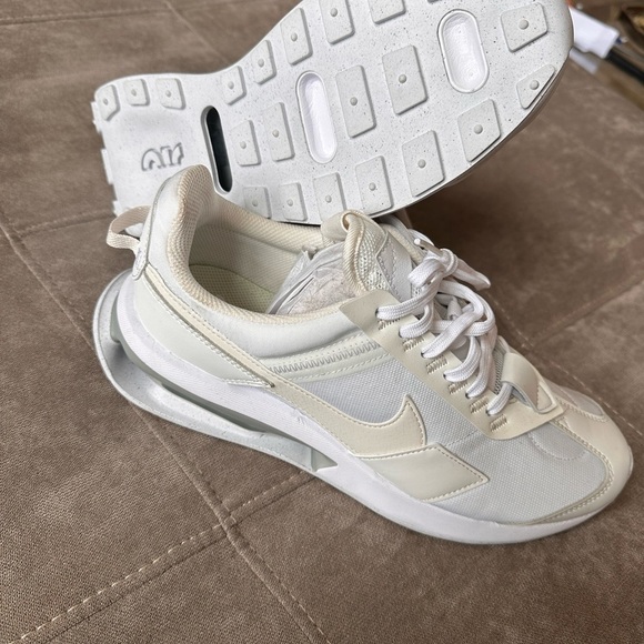Nike White Cream Sneakers with Retro Design - Picture 4 of 7